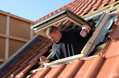 Pose de fenêtres de toit Velux à Beaucoudray